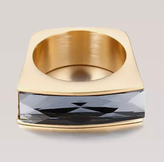 Jewellery- Ring Dark Stone