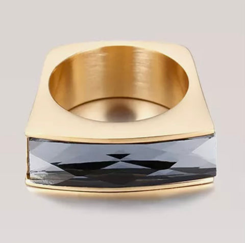 Jewellery- Ring Dark Stone