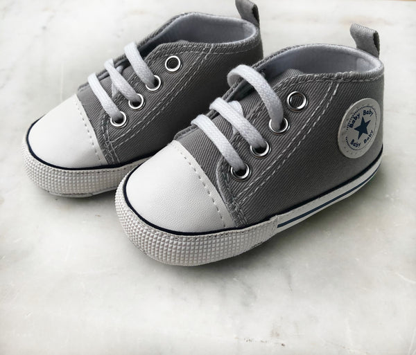 Gift Ideas - Baby Shoes - Sneaker. Grey.