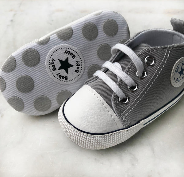 Gift Ideas - Baby Shoes - Sneaker. Grey.