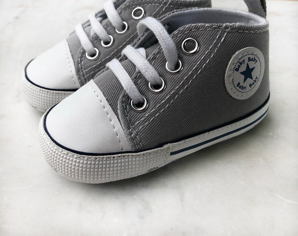 Gift Ideas - Baby Shoes - Sneaker. Grey.