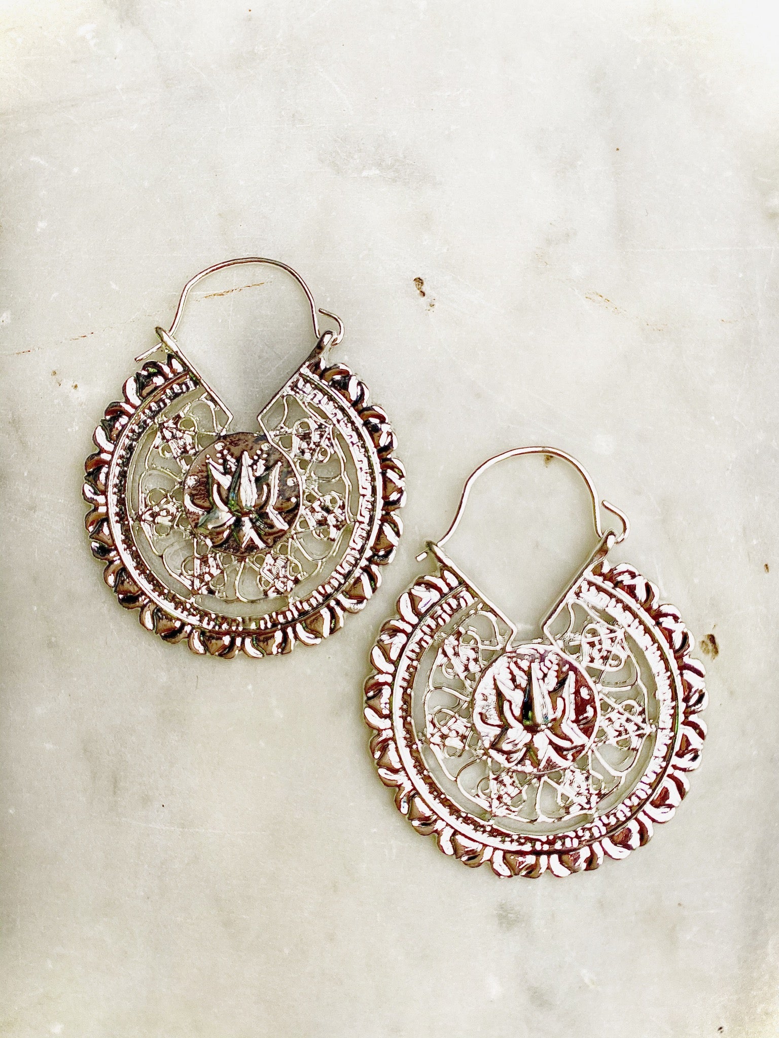 Jewellery - Earrings - Lotus. Silver.